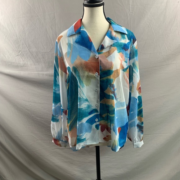 Graphic Patterned Button-Down Blouse - Picture 6 of 9